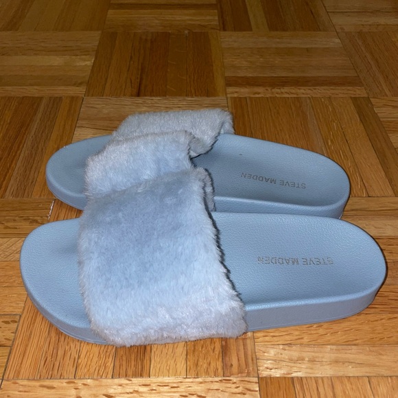 Steve Madden Fuzzy Faux Fur Slippers/Slides Size US 7 - Picture 4 of 4